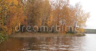 俄罗斯秋季博罗耶湖沿岸地区慢动作视频，俄罗斯瓦尔达国家公园，色彩缤纷，色彩多元